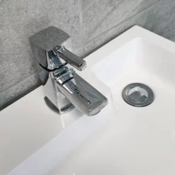 L Shaped 1700 Showerbath Suite Inc Taps & Compact Toilet + Sink Unit Right Hand 15 L Shaped 1700 Showerbath Suite Inc Taps & Compact Toilet + Sink Unit Right Hand -UK Bathroom Products Sales 2024 1500 Compact Showerbath Suite Tap jpg webp 3