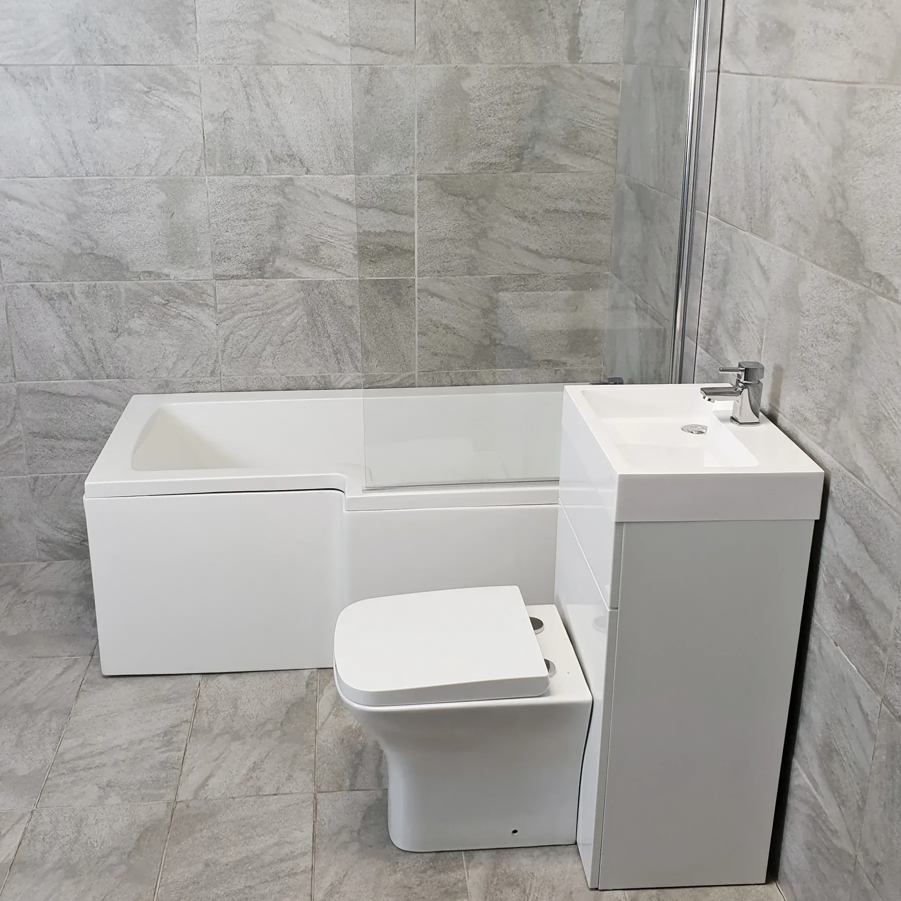 L Shaped 1700 Showerbath Suite Inc Taps & Compact Toilet + Sink Unit Right Hand 5 L Shaped 1700 Showerbath Suite Inc Taps & Compact Toilet + Sink Unit Right Hand - Image 3