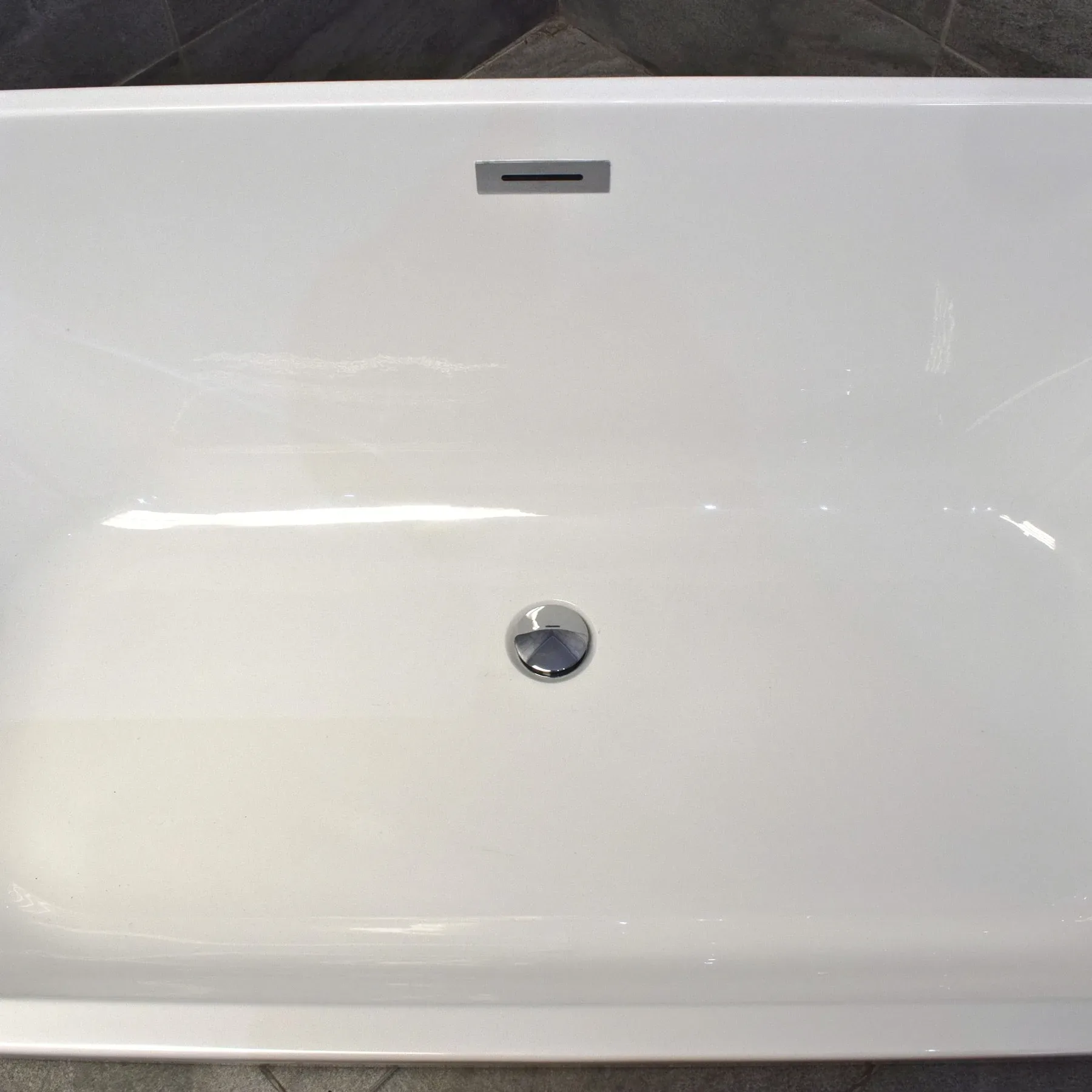 Guila Luxury Square Style With Slimline Rim Freestanding Bath 1600mm X 750mm 4 Guila Luxury Square Style With Slimline Rim Freestanding Bath 1600mm X 750mm - Image 2