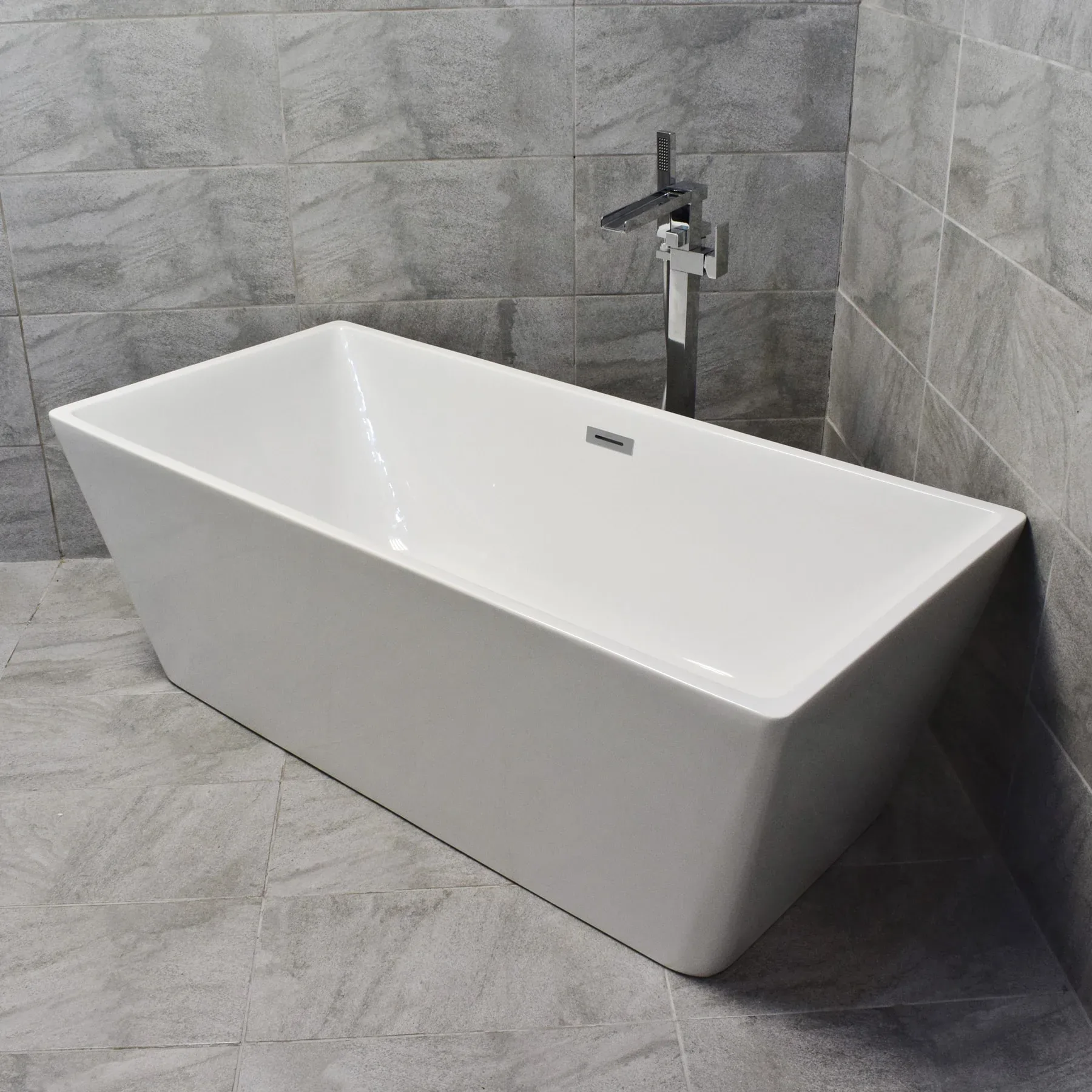 Guila Luxury Square Style With Slimline Rim Freestanding Bath 1600mm X 750mm 7 Guila Luxury Square Style With Slimline Rim Freestanding Bath 1600mm X 750mm - Image 5