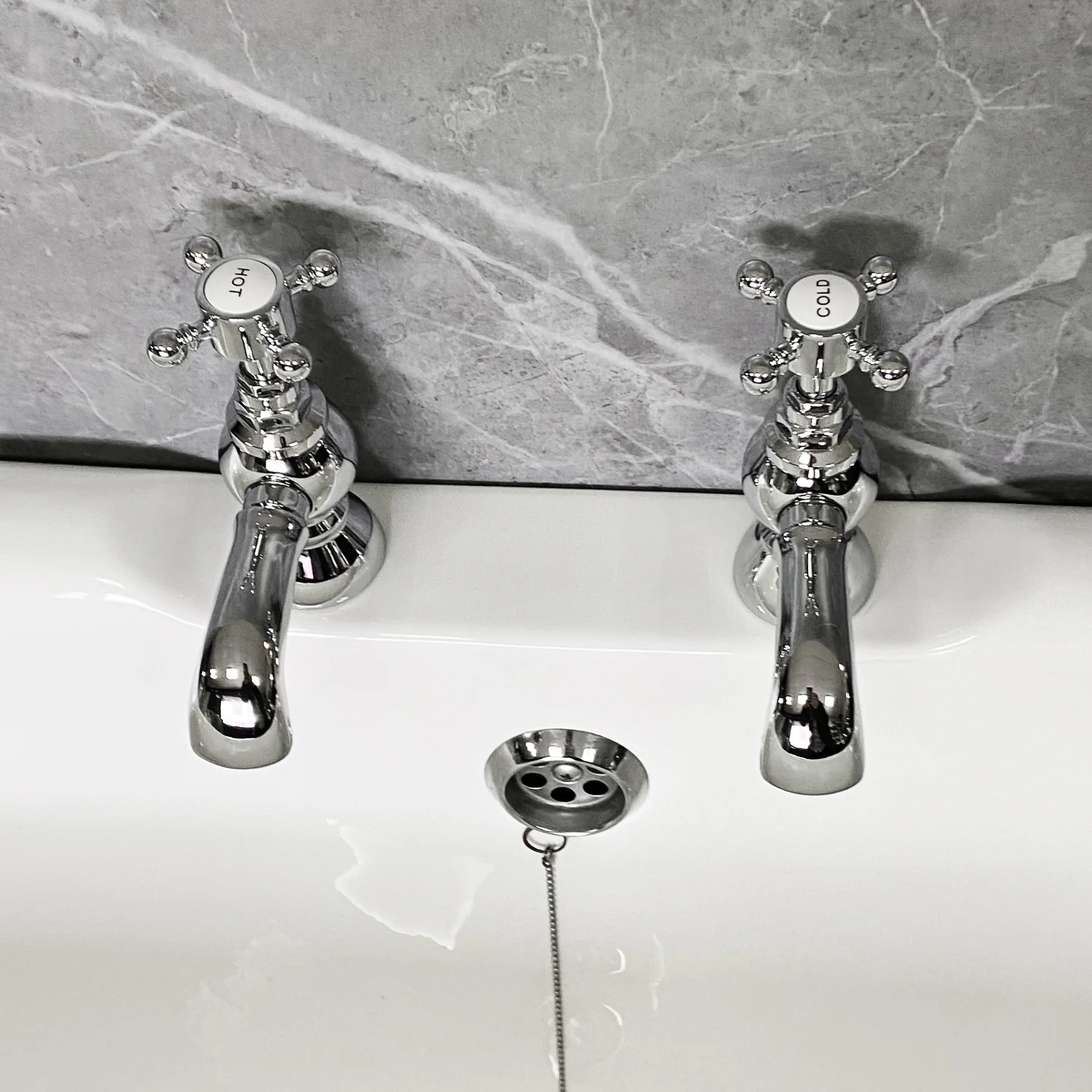 Cammie Traditional Cross Head Bath Pillar Taps Chrome & White 5 Cammie Traditional Cross Head Bath Pillar Taps Chrome & White - Image 3