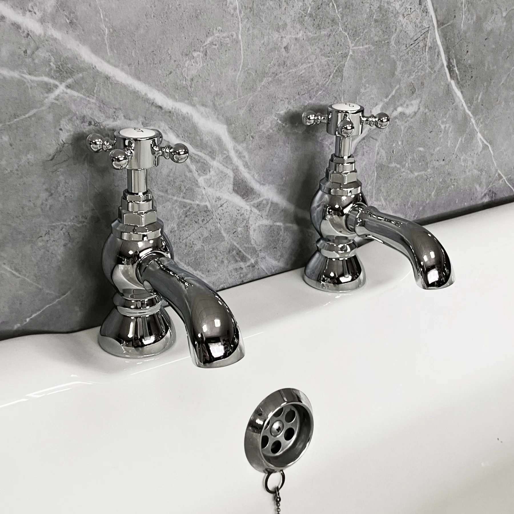 Cammie Traditional Cross Head Bath Pillar Taps Chrome & White 3 Cammie Traditional Cross Head Bath Pillar Taps Chrome & White