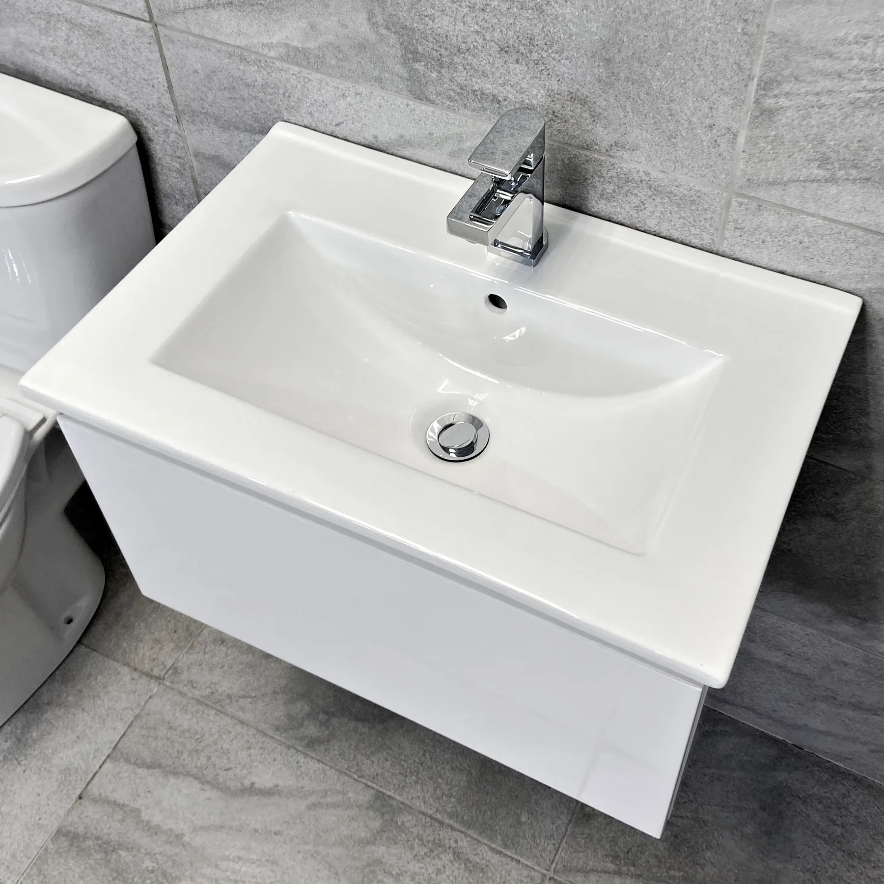 Flo Mino Charlotte Freestanding Bath Suite Inc Sink Vanity Unit And Taps 11 Flo Mino Charlotte Freestanding Bath Suite Inc Sink Vanity Unit And Taps - Image 9
