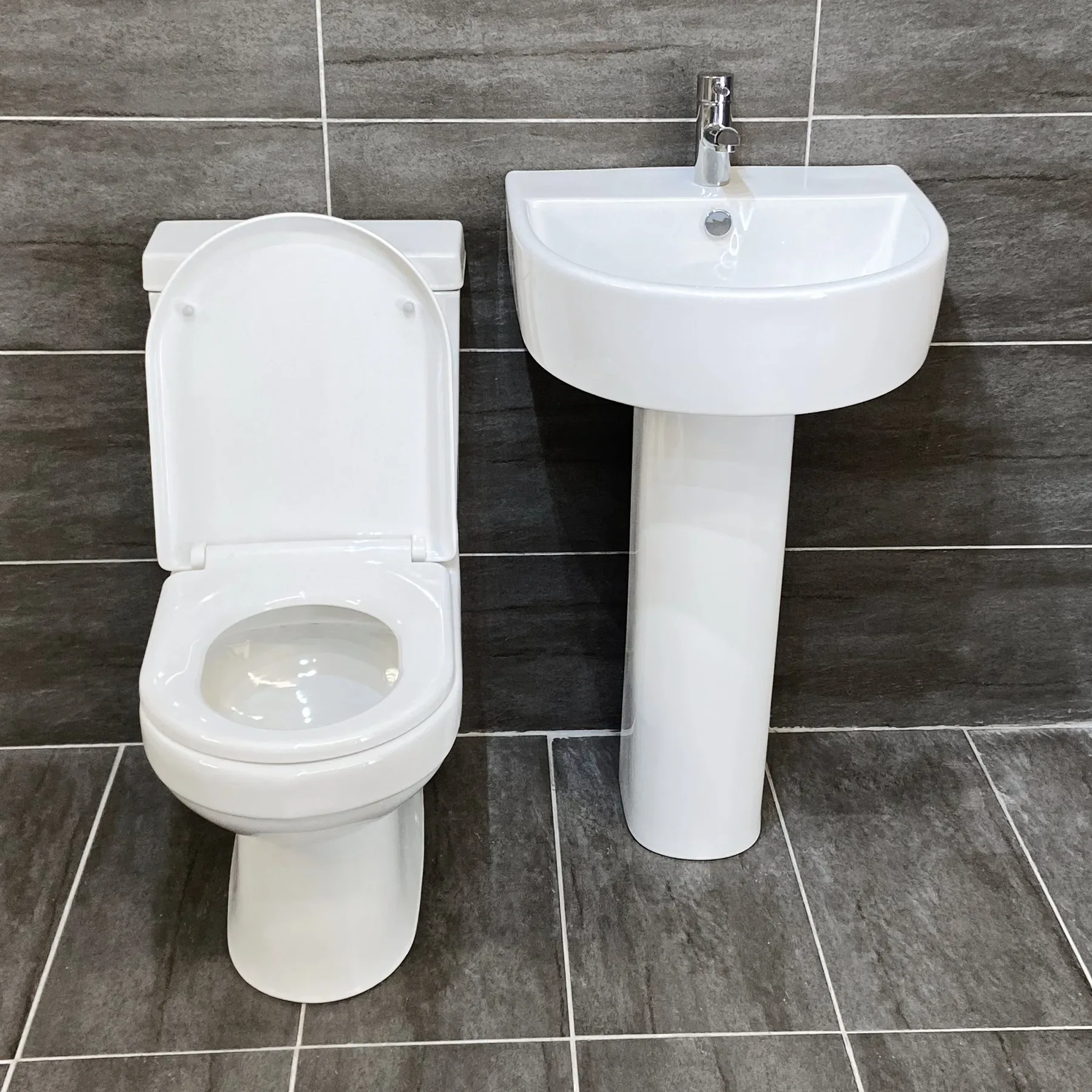 Clearance Dakota Basin & Charlotte Close Coupled Toilet Set Bathroom Suite 6 Clearance Dakota Basin & Charlotte Close Coupled Toilet Set Bathroom Suite - Image 4