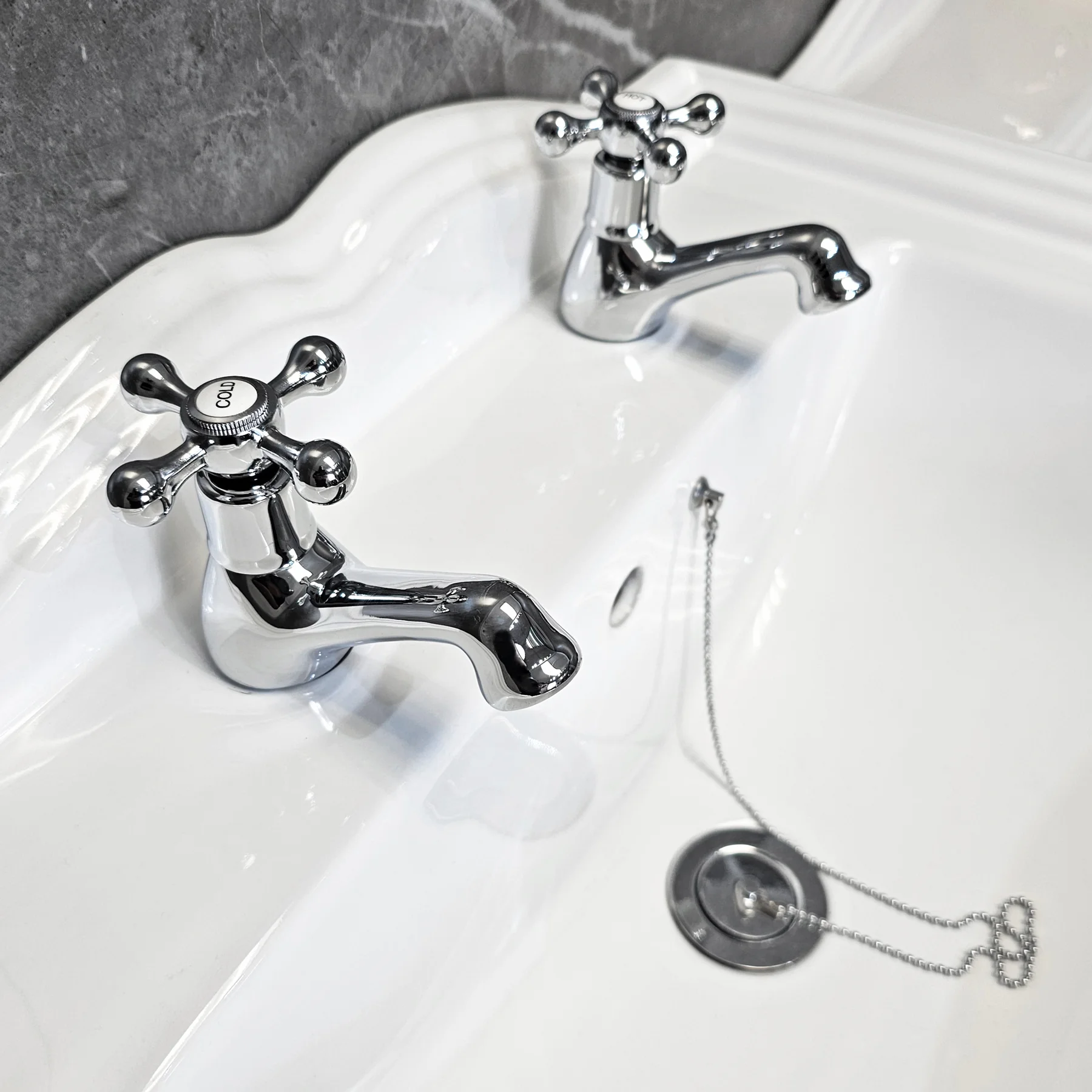 Legend Traditional Victorian Style Basin & Toilet Set Bathroom Suite 5 Legend Traditional Victorian Style Basin & Toilet Set Bathroom Suite - Image 3