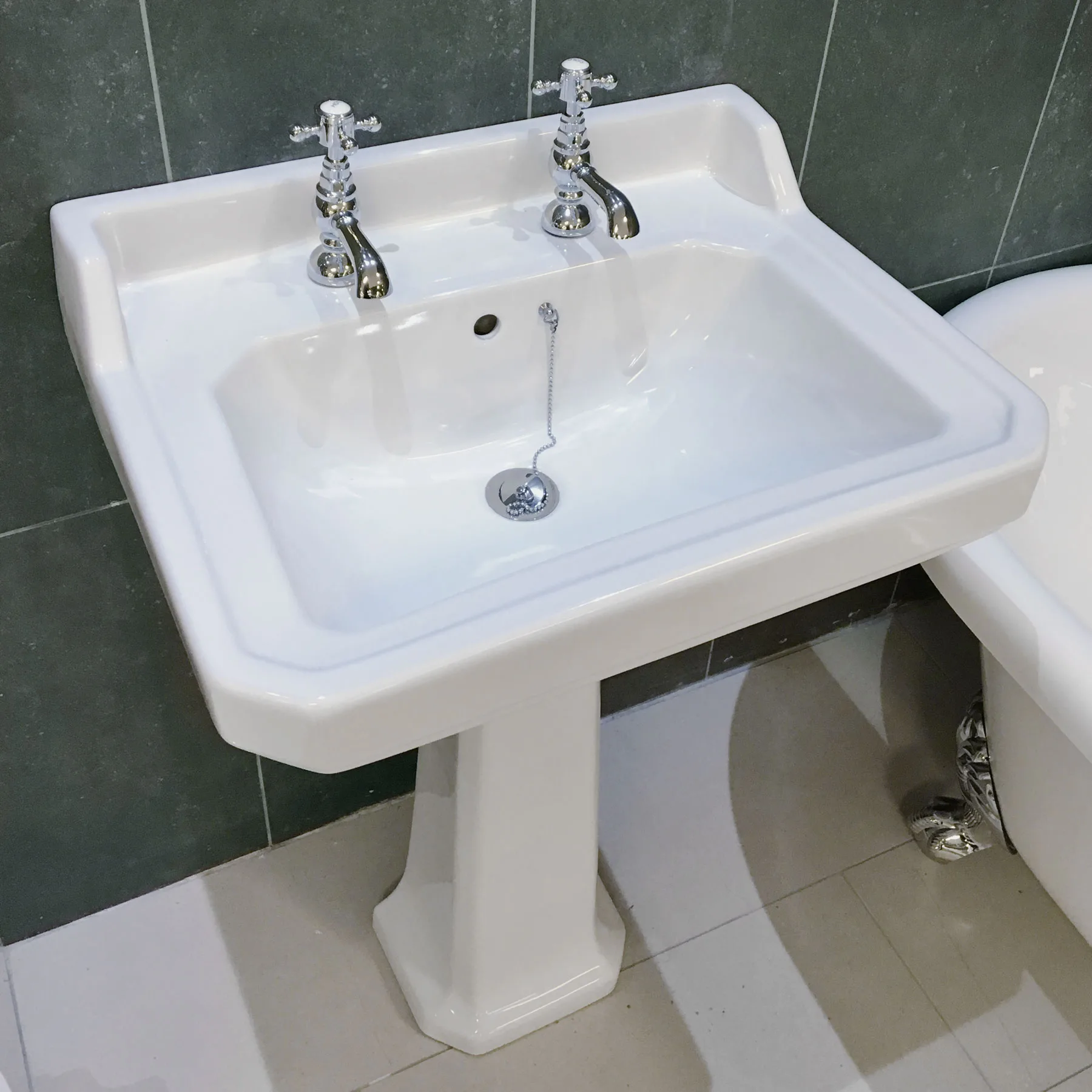 Petworth Traditional Roll Top Bath Suite High Level Toilet Bathroom Suite 5 Petworth Traditional Roll Top Bath Suite High Level Toilet Bathroom Suite - Image 3