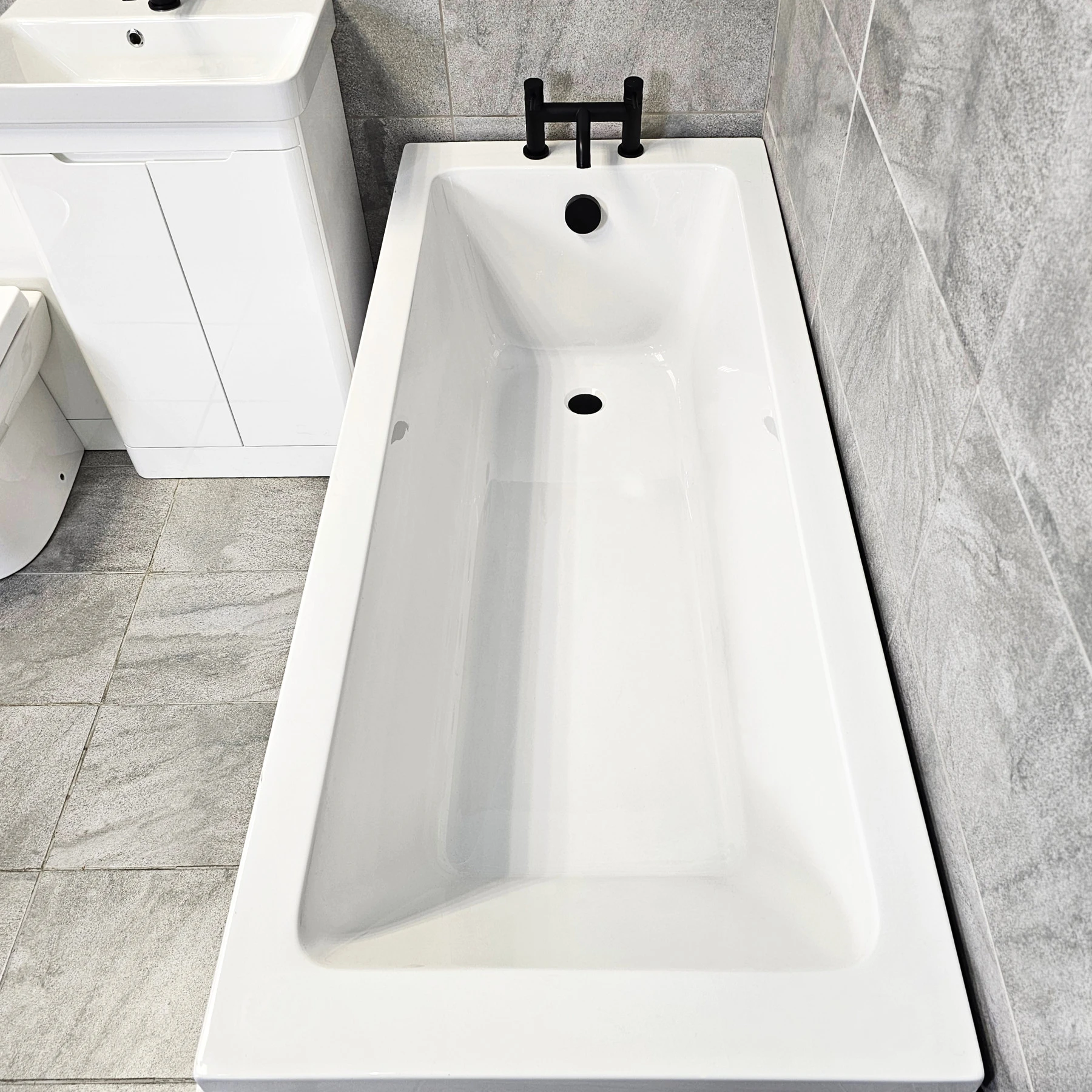 Ross 1050mm White Vanity Square Ended Bath Suite With Black Taps 6 Ross 1050mm White Vanity Square Ended Bath Suite With Black Taps - Image 4