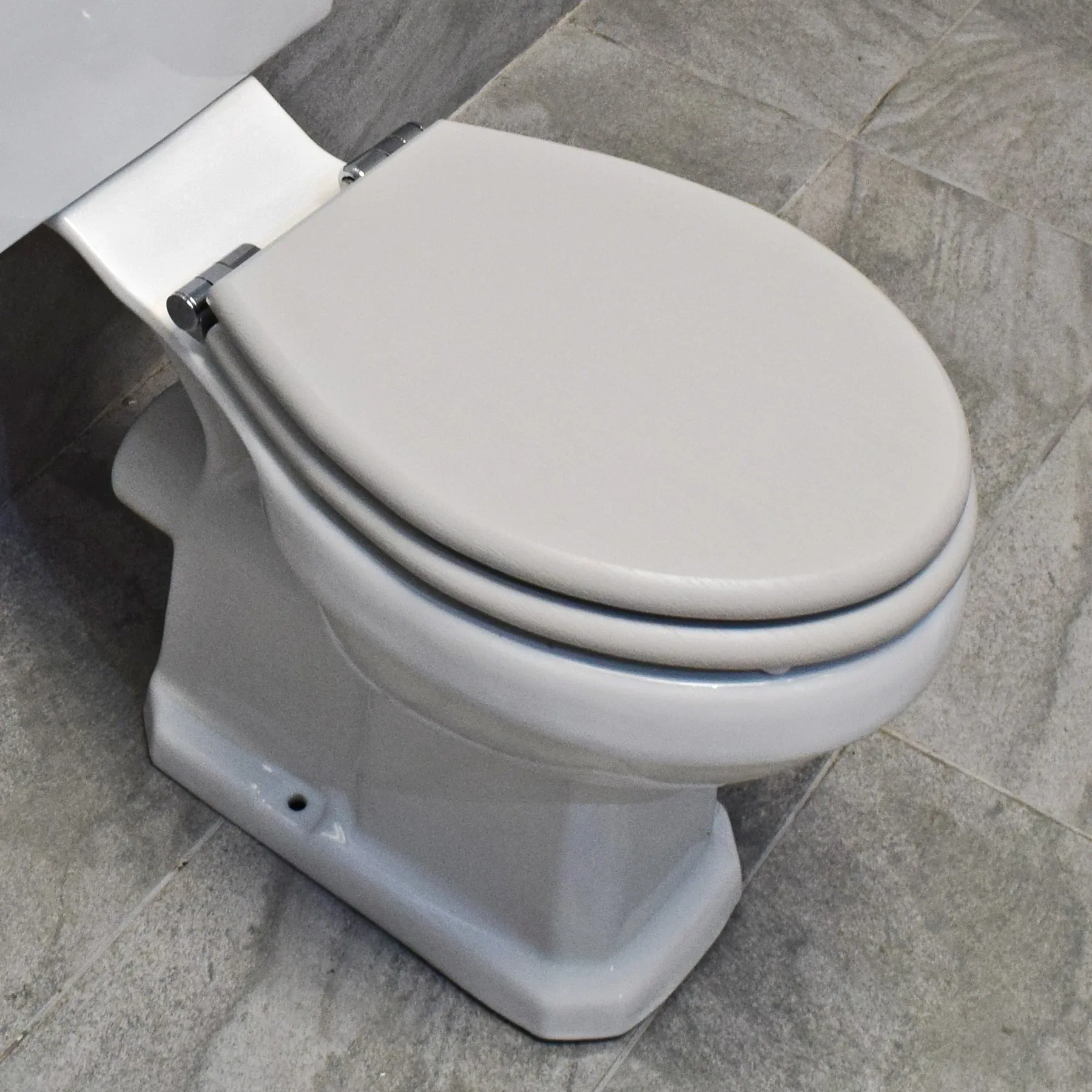 Derby Solid MDF Soft Close Toilet Seats – Available In 3 Colours 5 Derby Solid MDF Soft Close Toilet Seats – Available In 3 Colours - Image 3