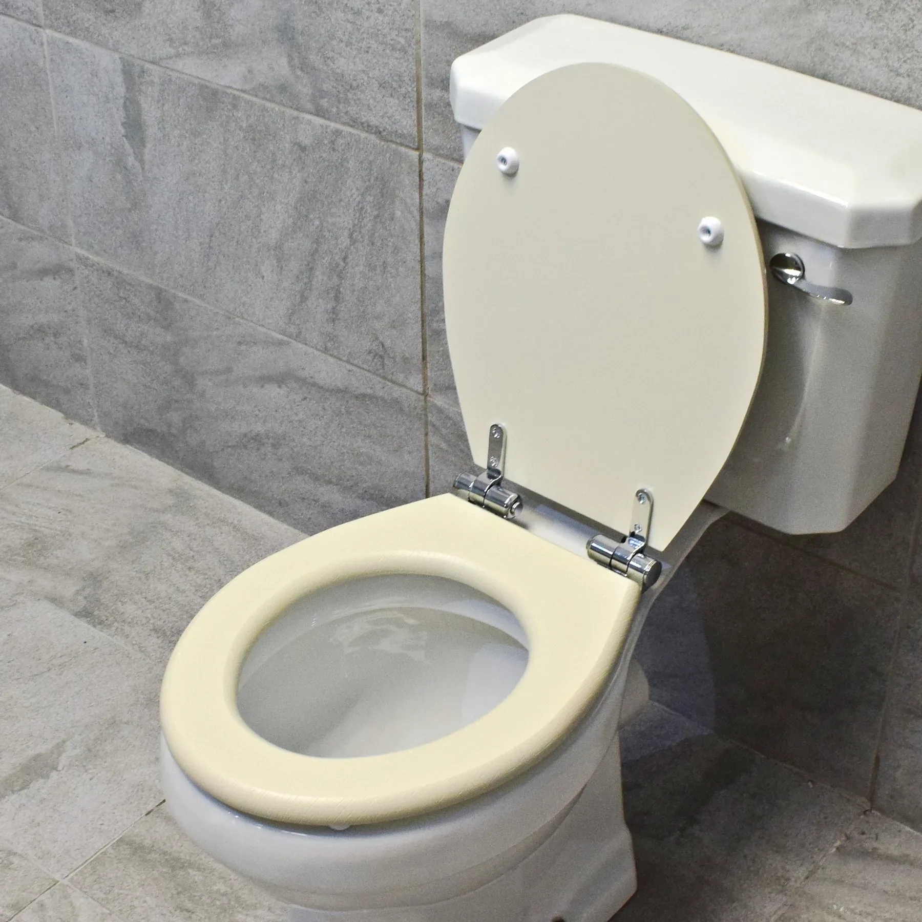 Derby Solid MDF Soft Close Toilet Seats – Available In 3 Colours 8 Derby Solid MDF Soft Close Toilet Seats – Available In 3 Colours - Image 6