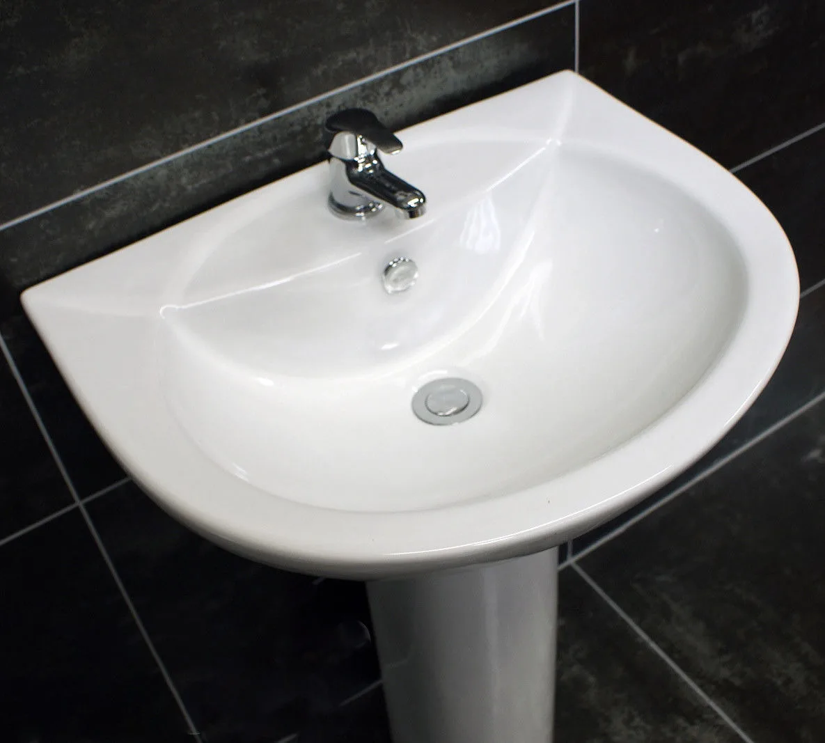 Complete P Shape Showerbath Bathroom Suite With Screen & Taps Option Left Hand 10 Complete P Shape Showerbath Bathroom Suite With Screen & Taps Option Left Hand - Image 8