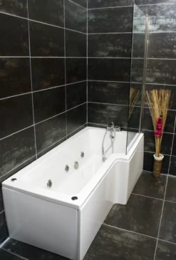 L Shaped Spa Bath And Screen With Whirlpool – Right Hand Option